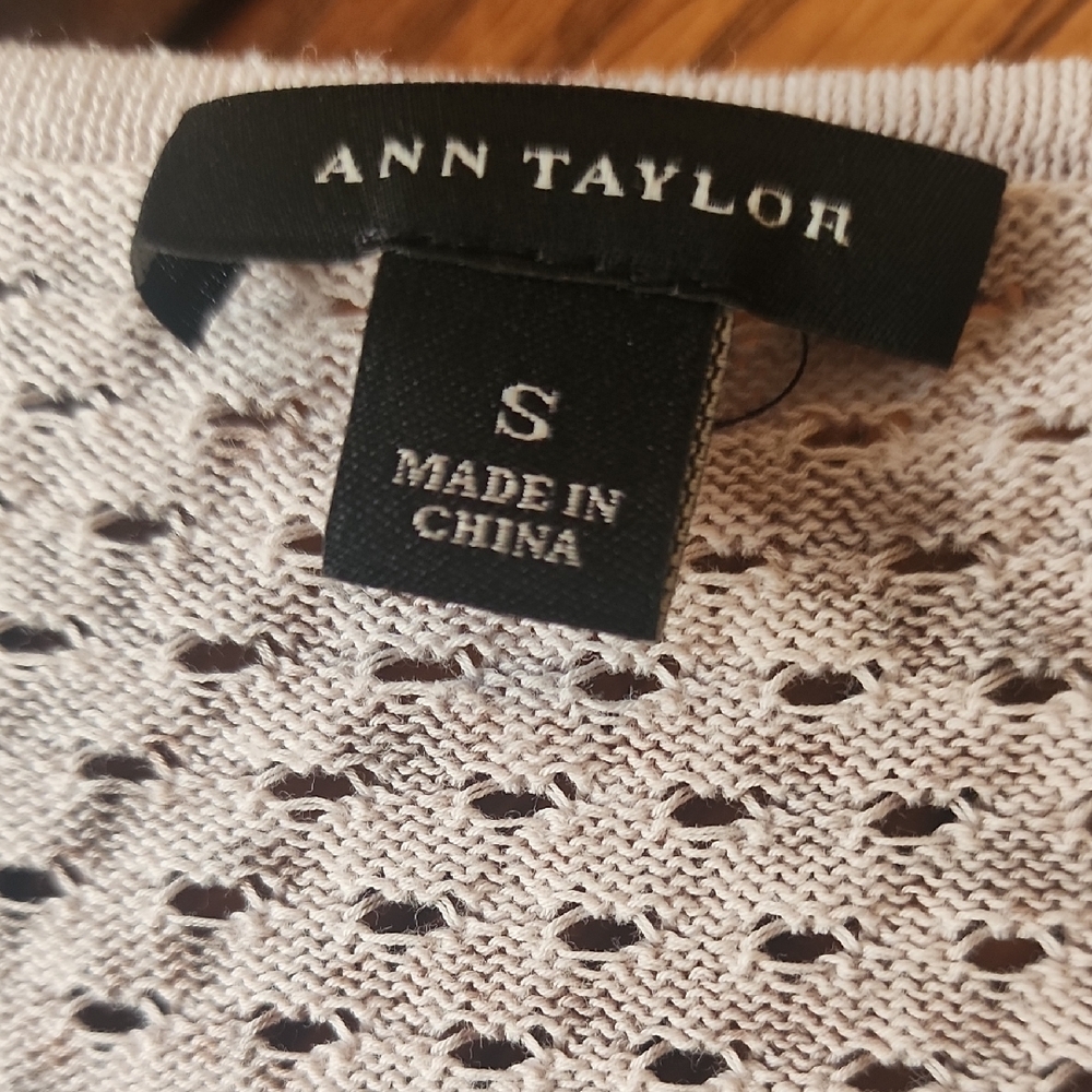 Ann Taylor Light Neutral Scoop Neck Top - Picture 3 of 12